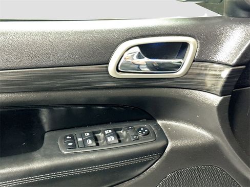 Used 2019 Jeep Grand Cherokee Altitude image 16