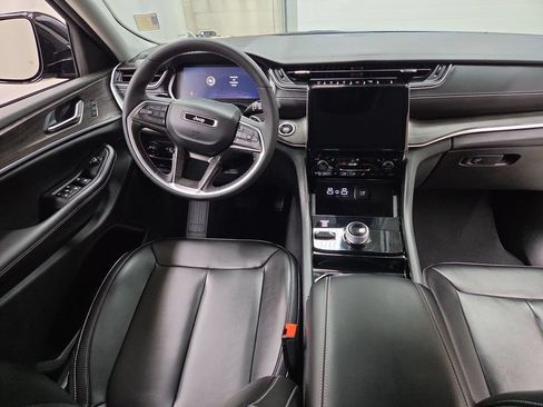 Used 2023 Jeep Grand Cherokee L Limited AWD/4WD image 13