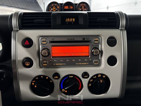 Used 2013 Toyota FJ Cruiser 4WD w/ Upgrade Pkg image 27
