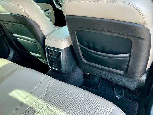 Used 2015 Chrysler 300 C image 28