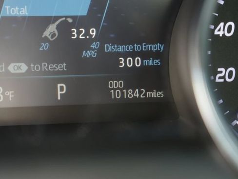 Used 2018 Toyota Camry XLE FWD image 25