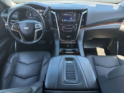 Used 2018 Cadillac Escalade Premium Luxury AWD/4WD image 17