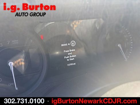 Used 2024 Jeep Wrangler Unlimited Sahara w/ Technology Group AWD/4WD image 6
