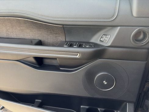 Certified 2019 Ford Expedition Limited w/ Special Edition Package AWD/4WD image 9