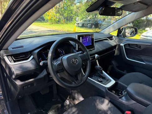 Used 2025 Toyota RAV4 LE image 28