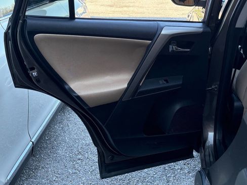 Used 2015 Toyota RAV4 XLE FWD image 33
