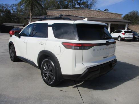 Used 2022 Nissan Pathfinder SV image 22