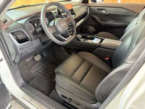 Used 2023 Nissan Rogue SL w/ SL Premium Package FWD image 2