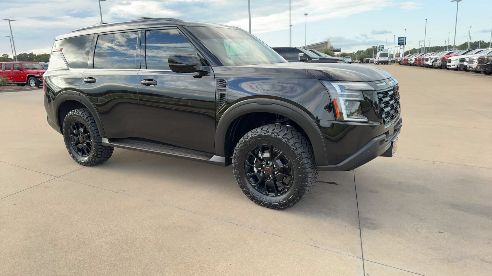 Used 2025 Nissan Armada PRO-4X AWD/4WD image 3