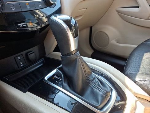 Used 2017 Nissan Rogue S image 14