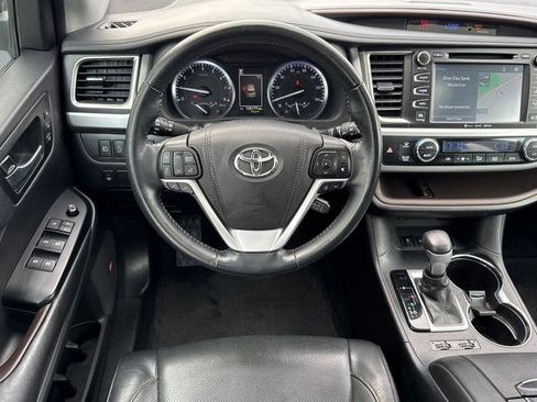 Used 2018 Toyota Highlander Limited w/ Carpet Mat Package (TMS) image 32