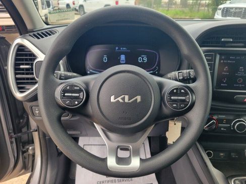 Used 2023 Kia Soul LX w/ LX Technology Package FWD image 13