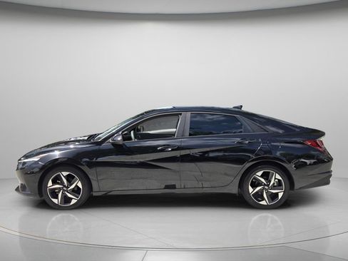 Used 2023 Hyundai Elantra SEL w/ Convenience Package FWD image 4