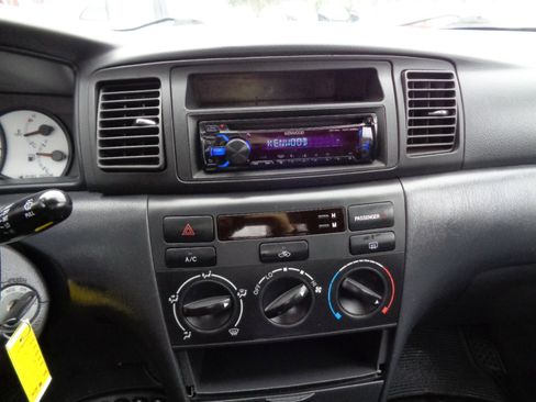 Used 2004 Toyota Corolla LE image 18