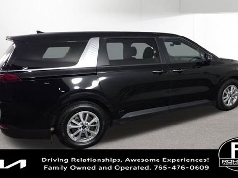 Used 2023 Kia Carnival LX image 11