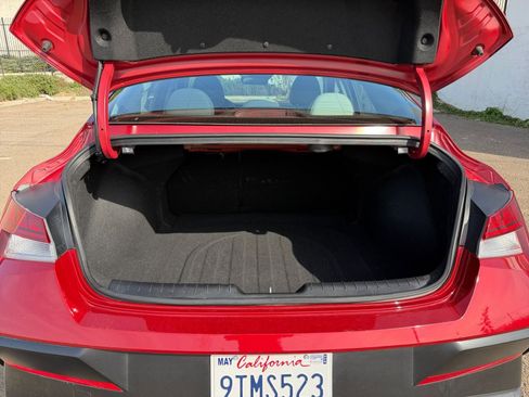 Used 2025 Hyundai Elantra Limited image 31