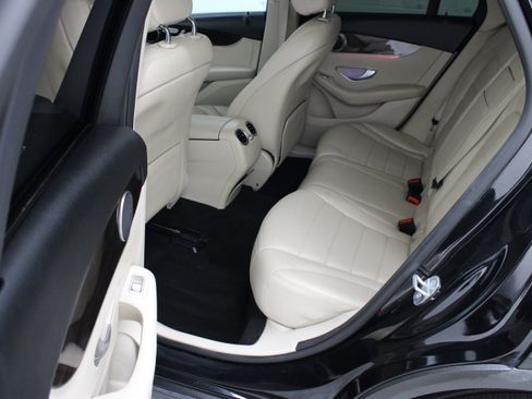 Used 2020 Mercedes-Benz GLC 300 image 29