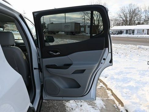 Used 2021 GMC Acadia SLT w/ Technology Package image 19