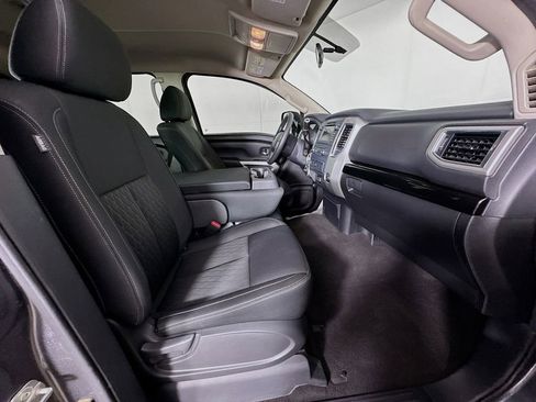 Used 2019 Nissan Titan SV AWD/4WD image 32