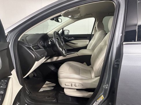 Used 2024 Buick Enclave Essence image 17