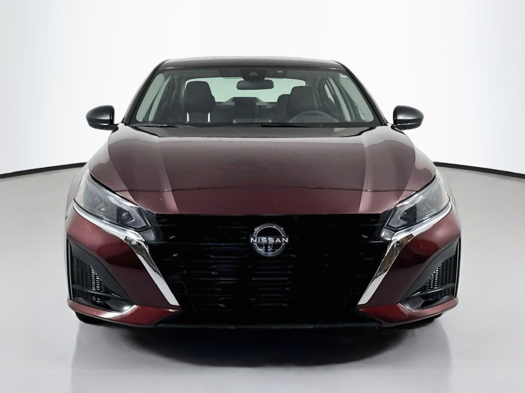 Used 2025 Nissan Altima 2.5 SV FWD image 3