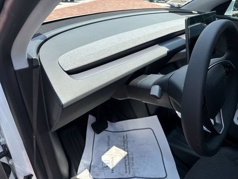 Used 2026 Tesla Model Y 2WD image 12