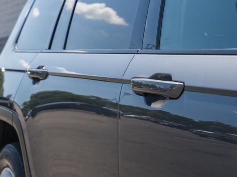 Used 2023 Jeep Grand Cherokee L Laredo AWD/4WD image 19