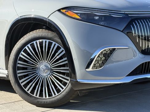 New 2025 Mercedes-Benz Maybach EQS 680 4MATIC image 4