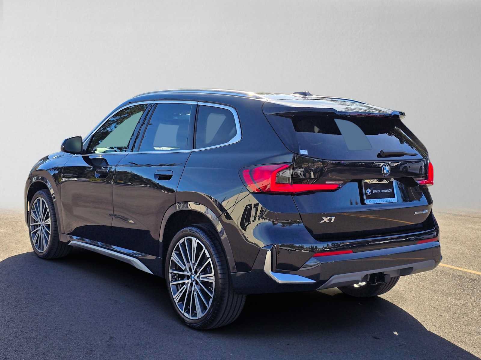 Used 2026 BMW X1 xDrive28i w/ Technology Package AWD/4WD image 5