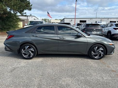New 2025 Hyundai Elantra SEL image 6