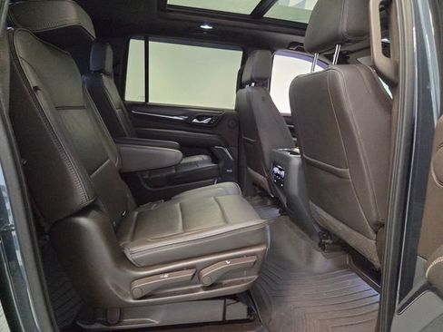 Used 2021 GMC Yukon XL Denali w/ Denali Premium Package AWD/4WD image 16