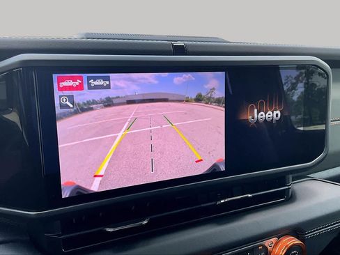 Used 2025 Jeep Gladiator Mojave AWD/4WD image 27