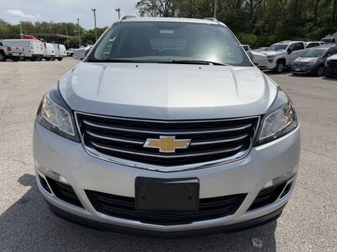 Used 2017 Chevrolet Traverse LT image 2