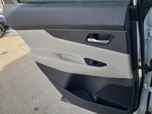 Used 2025 Nissan Murano SV image 16