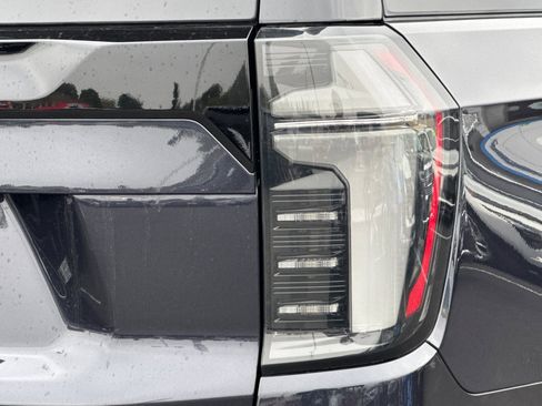 Used 2025 Chevrolet Suburban Premier image 45