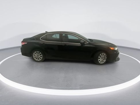 Used 2020 Toyota Camry LE FWD image 7