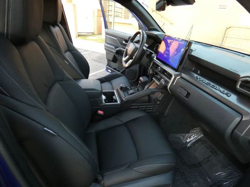 Used 2025 Toyota Tacoma TRD Off-Road w/ TRD Off Road Upgrade Package image 25