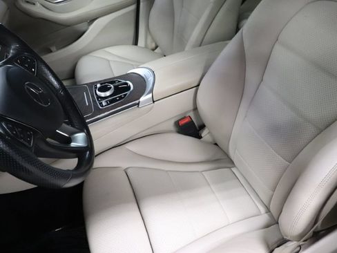 Used 2019 Mercedes-Benz GLC 300 4MATIC image 12
