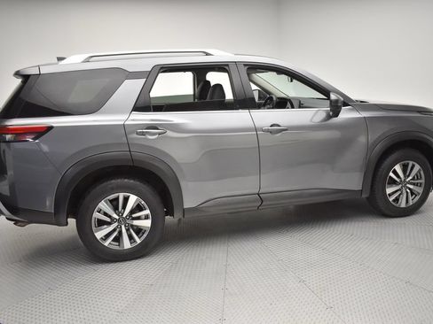 Used 2025 Nissan Pathfinder SL AWD/4WD image 4