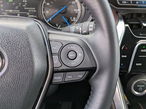 Certified 2024 Toyota Venza XLE AWD/4WD image 27