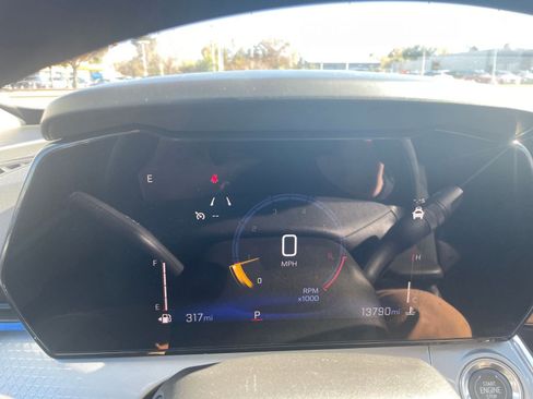 Used 2025 Chevrolet Trax LT image 40