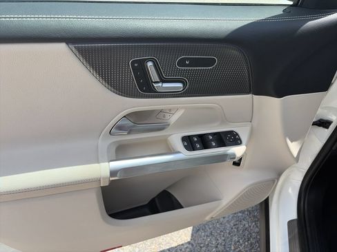 Used 2022 Mercedes-Benz GLB 250 image 19