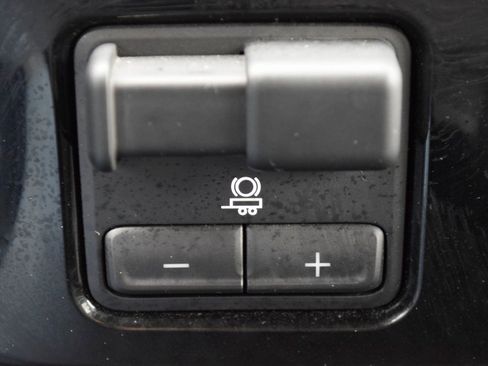 Used 2025 GMC Sierra 1500 SLT image 17