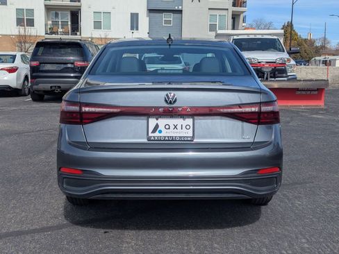Used 2025 Volkswagen Jetta SE FWD image 6