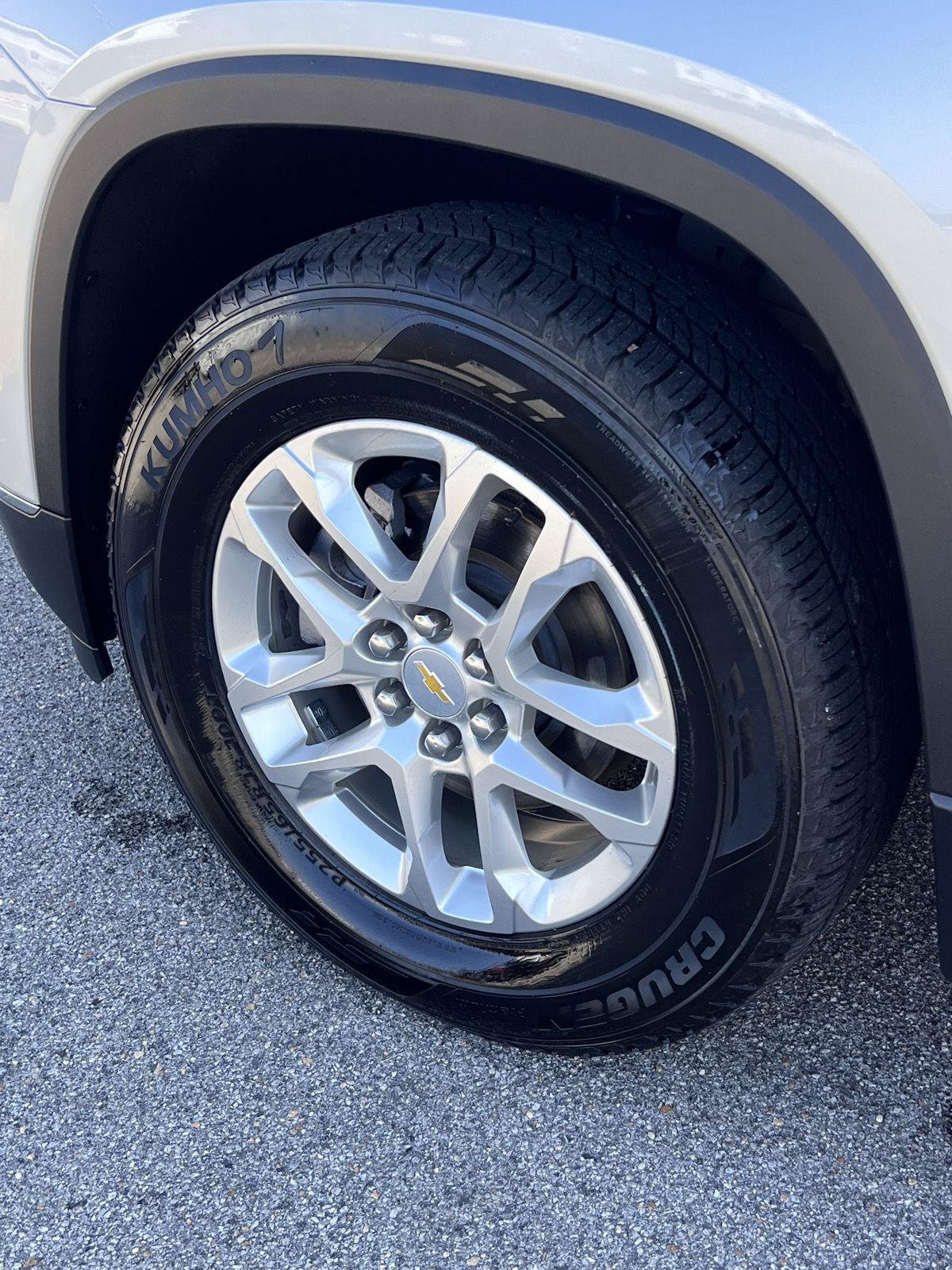 Used 2020 Chevrolet Traverse LT FWD image 41