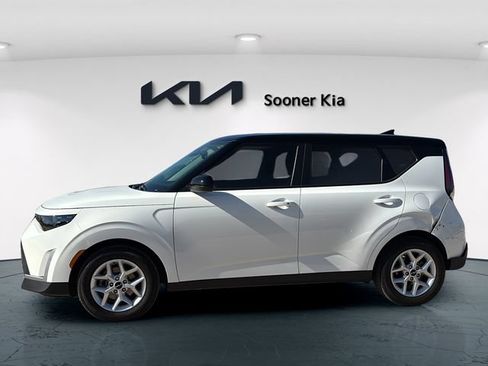 Used 2023 Kia Soul S FWD image 3