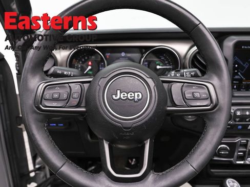 Used 2023 Jeep Wrangler Unlimited w/ Sun & Screen Package image 10