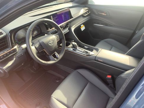 New 2025 Toyota Crown Signia XLE image 9