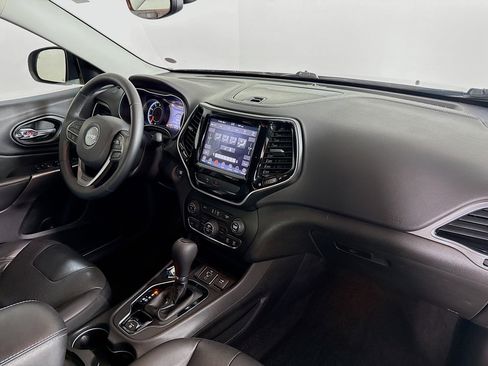 Used 2019 Jeep Cherokee Limited image 35