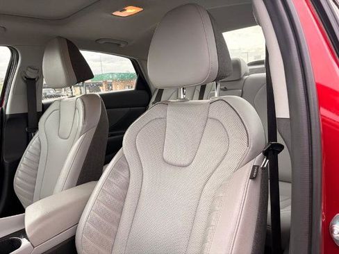 Used 2025 Hyundai Elantra Limited w/ Cargo Package image 11